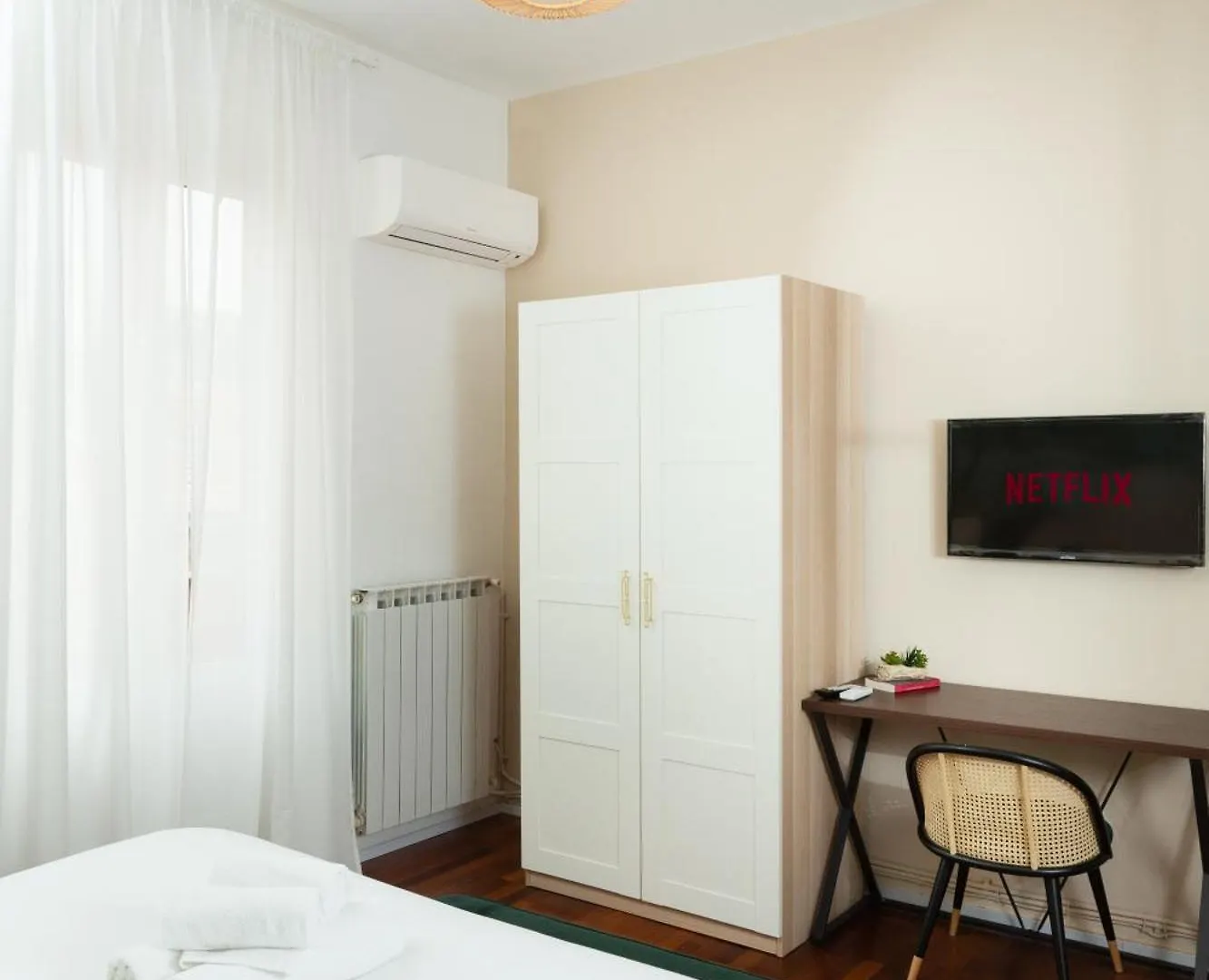 Flower Exclusive Apartment - M3 - Isola District Milan 0*,  Italy