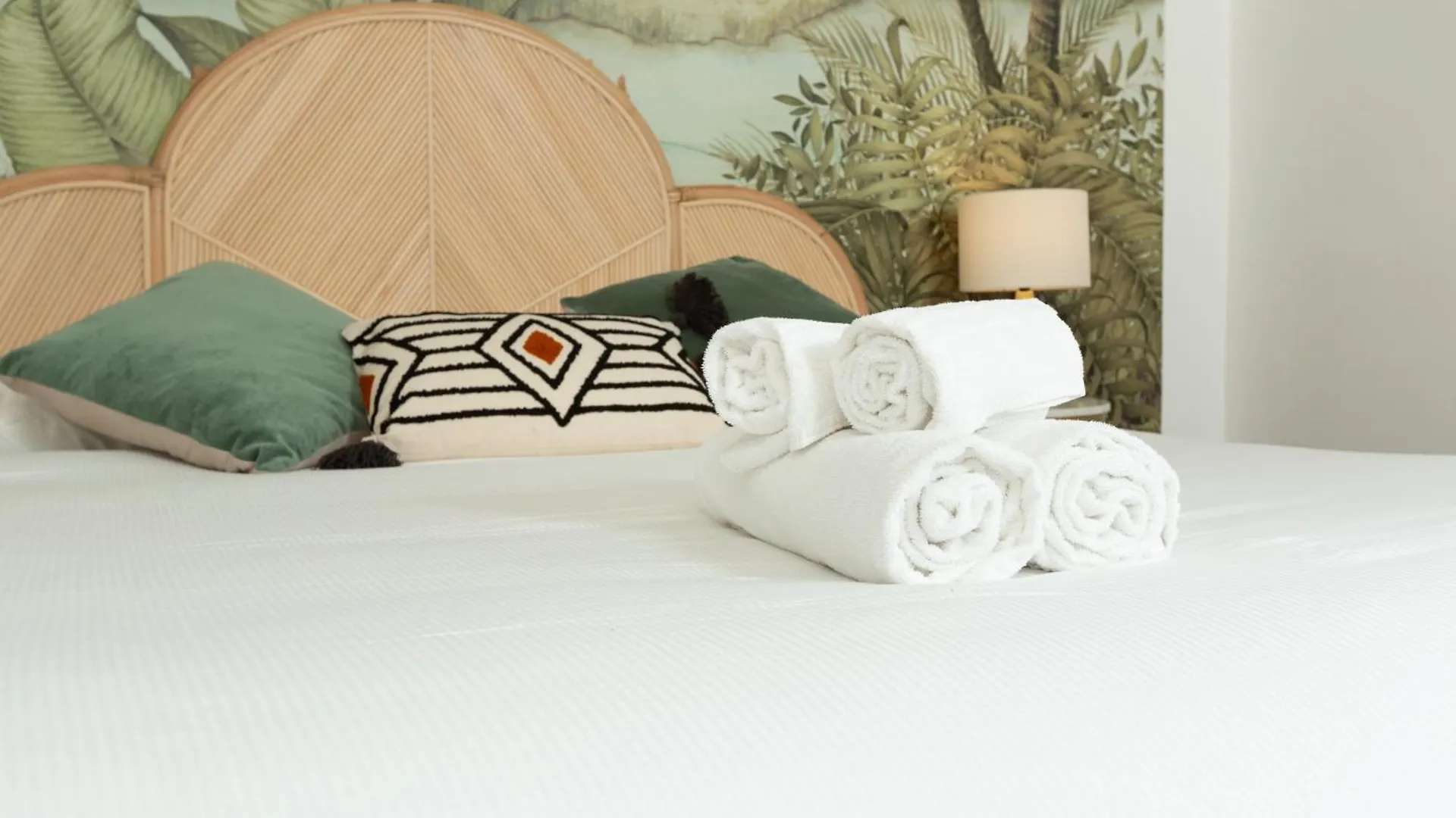 Flower Exclusive Apartment - M3 - Isola District Milan Italy