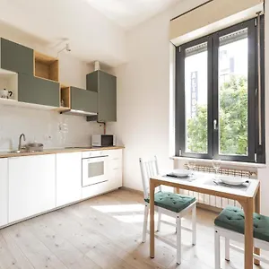 Maciachini Renovated Studio! Milano